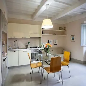 Dietro Le Campane , Arezzo Italia